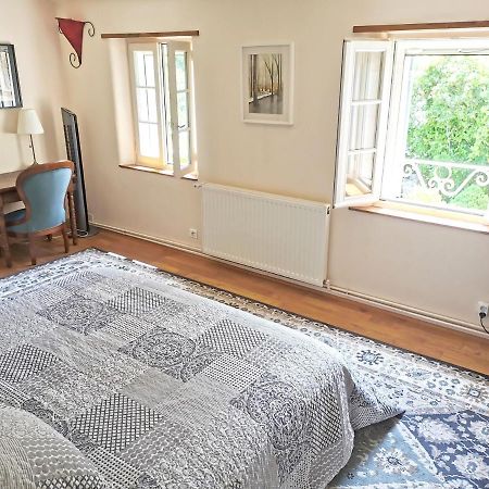Les Jardins De Camelot Bed and Breakfast Villegouge Εξωτερικό φωτογραφία