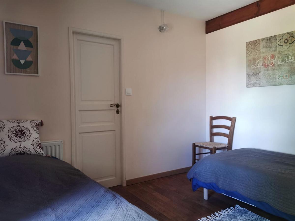 Les Jardins De Camelot Bed and Breakfast Villegouge Εξωτερικό φωτογραφία