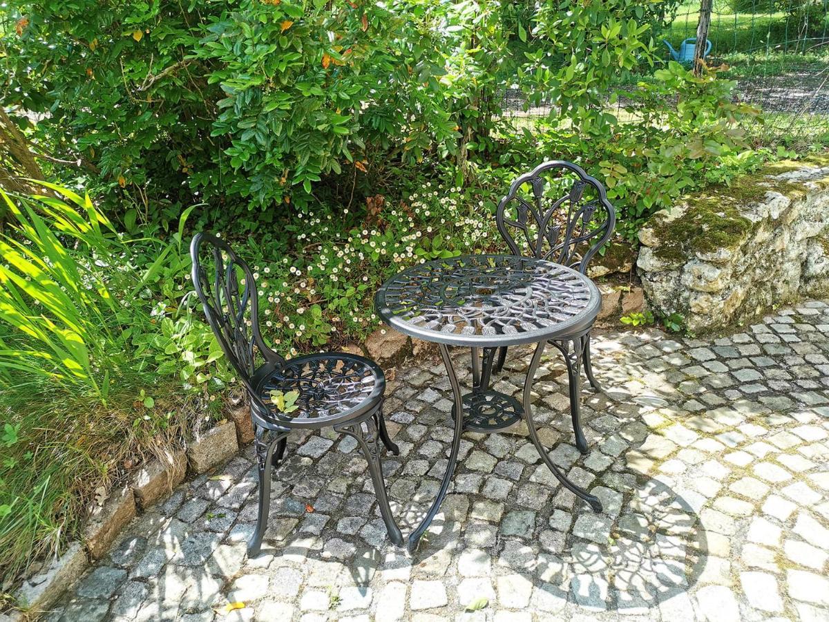 Les Jardins De Camelot Bed and Breakfast Villegouge Εξωτερικό φωτογραφία