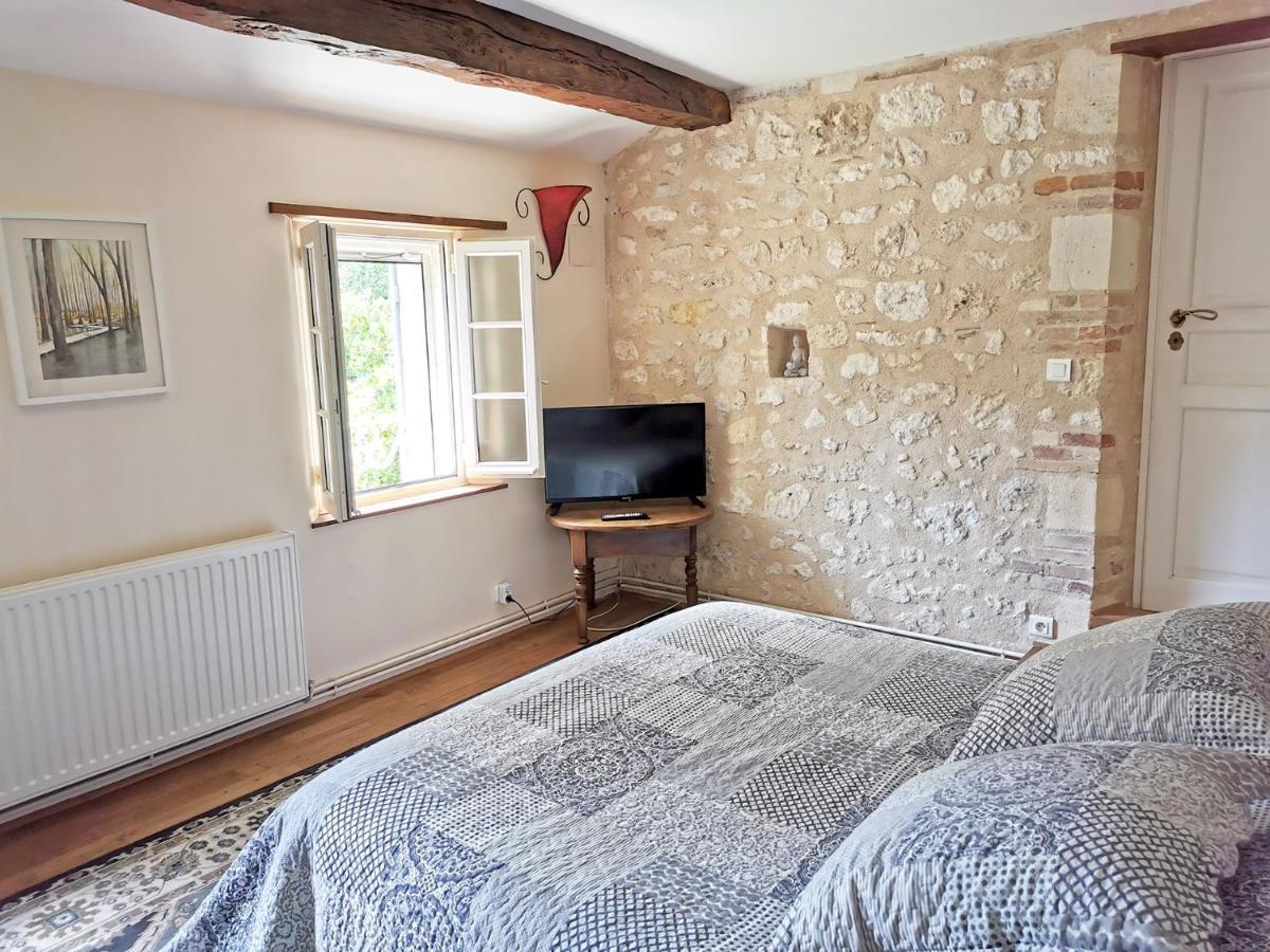 Les Jardins De Camelot Bed and Breakfast Villegouge Εξωτερικό φωτογραφία