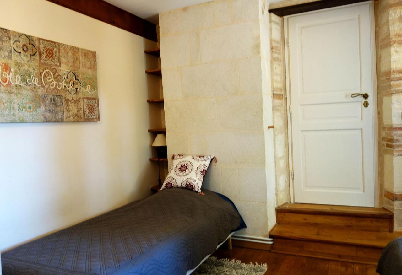 Les Jardins De Camelot Bed and Breakfast Villegouge Εξωτερικό φωτογραφία