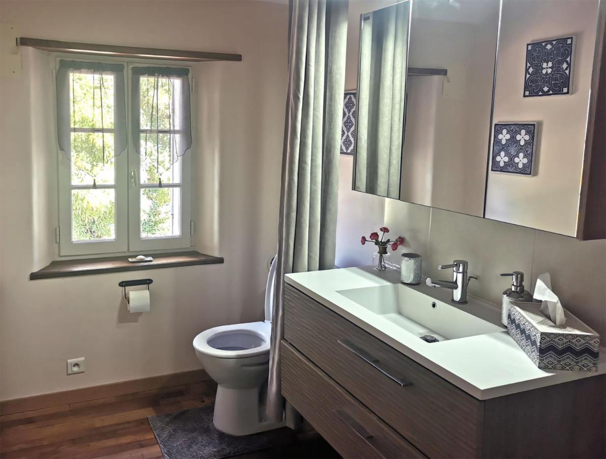 Les Jardins De Camelot Bed and Breakfast Villegouge Εξωτερικό φωτογραφία