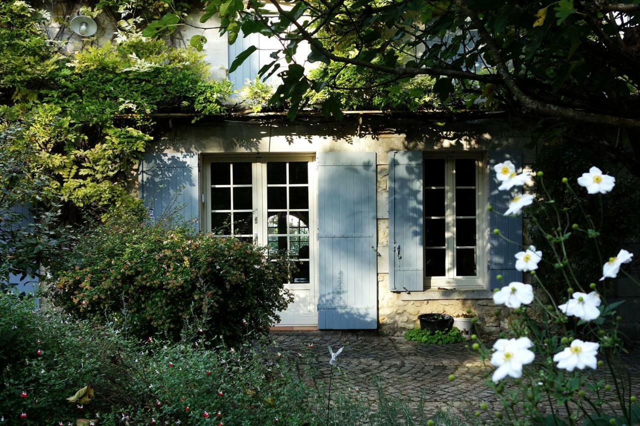 Les Jardins De Camelot Bed and Breakfast Villegouge Εξωτερικό φωτογραφία