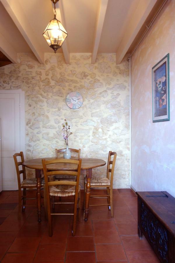 Les Jardins De Camelot Bed and Breakfast Villegouge Εξωτερικό φωτογραφία