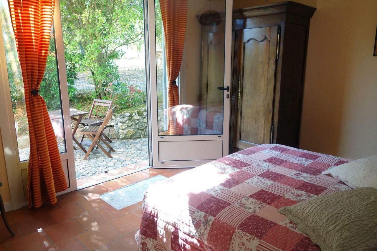 Les Jardins De Camelot Bed and Breakfast Villegouge Εξωτερικό φωτογραφία