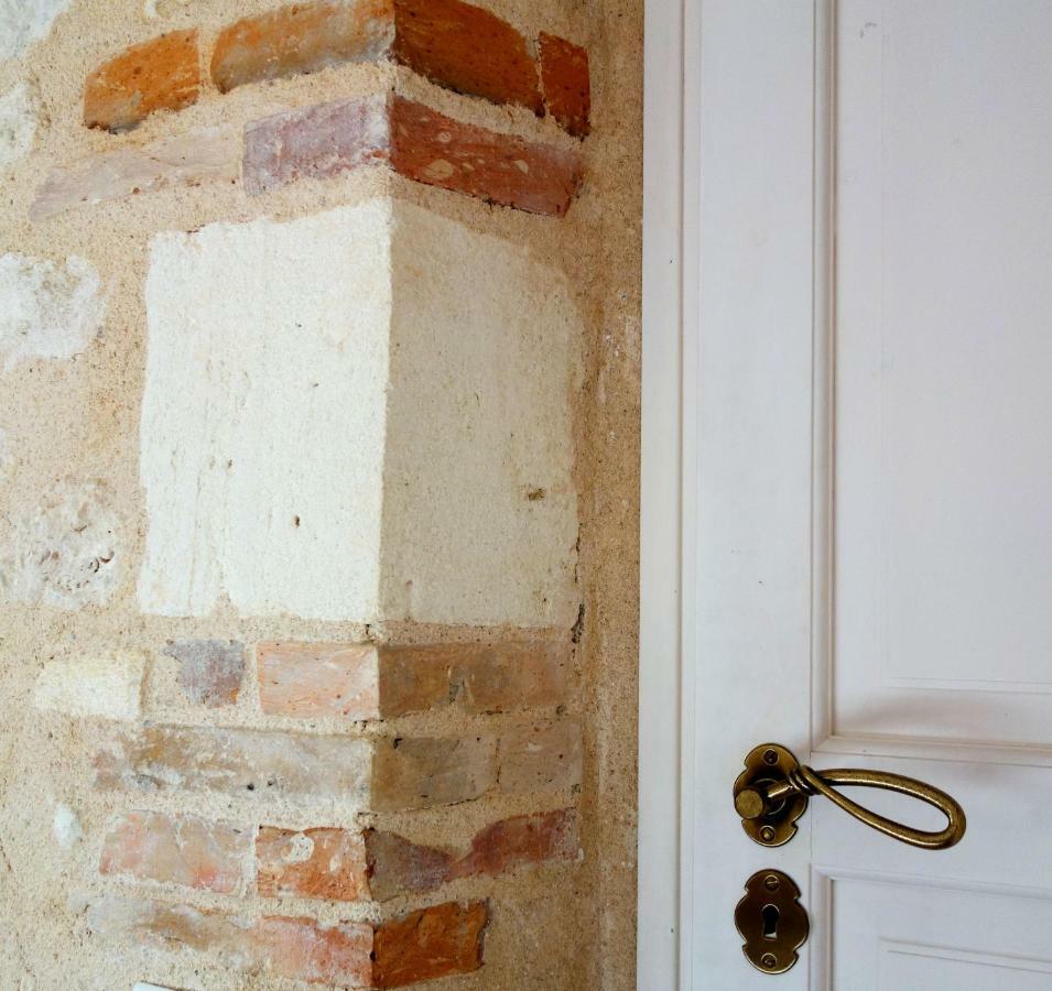 Les Jardins De Camelot Bed and Breakfast Villegouge Εξωτερικό φωτογραφία