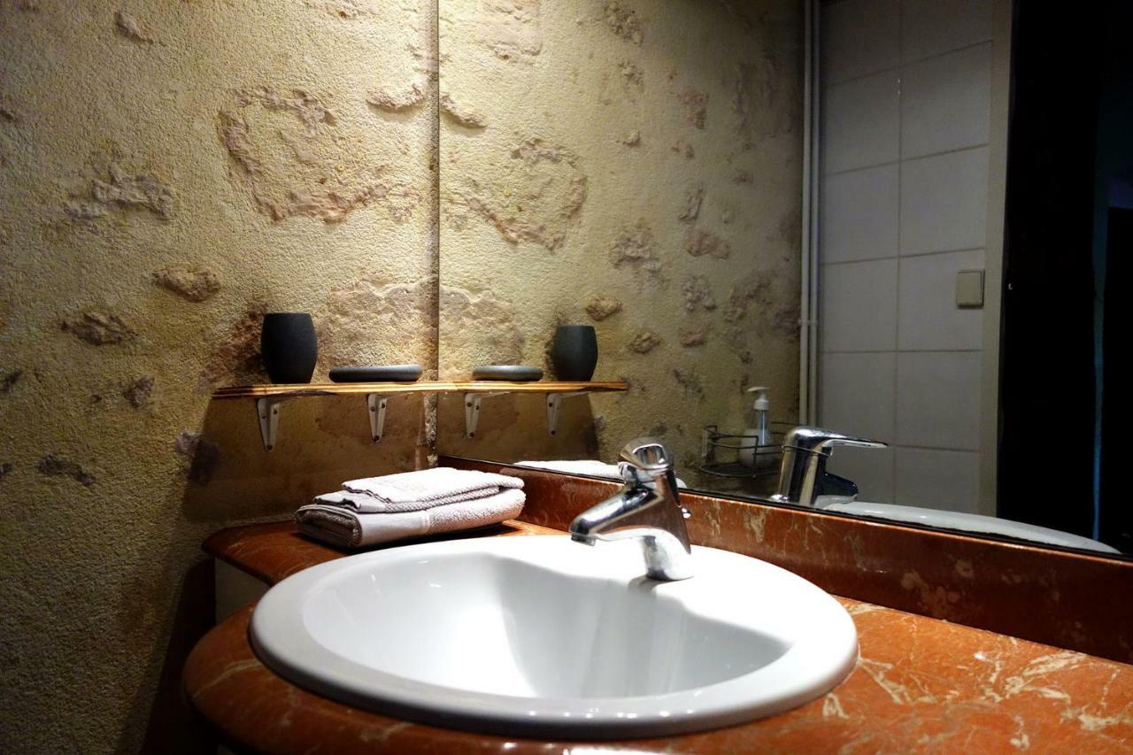 Les Jardins De Camelot Bed and Breakfast Villegouge Εξωτερικό φωτογραφία