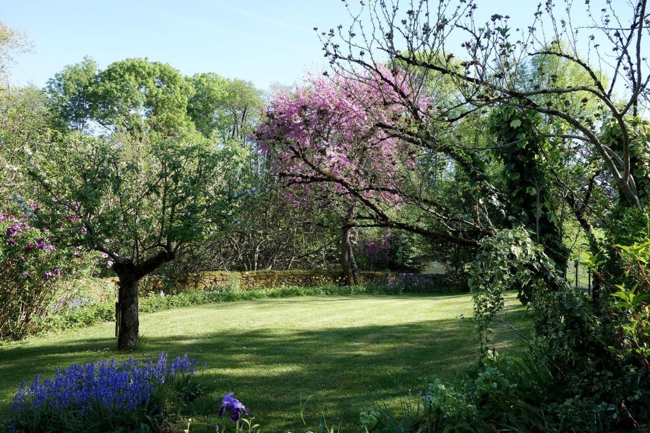 Les Jardins De Camelot Bed and Breakfast Villegouge Εξωτερικό φωτογραφία